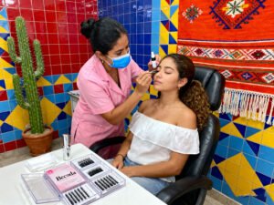 How to Remove Lash Extensions Safely at Home Professional Guide